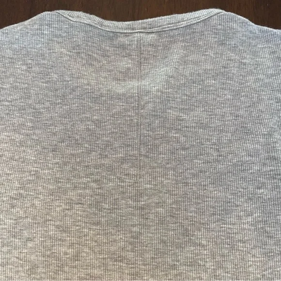 Lululemon Women’s Hold Tight Ribbed Heather Gray Stretch Long Sleeve Shirt Sz 6 - Picture 5 of 6